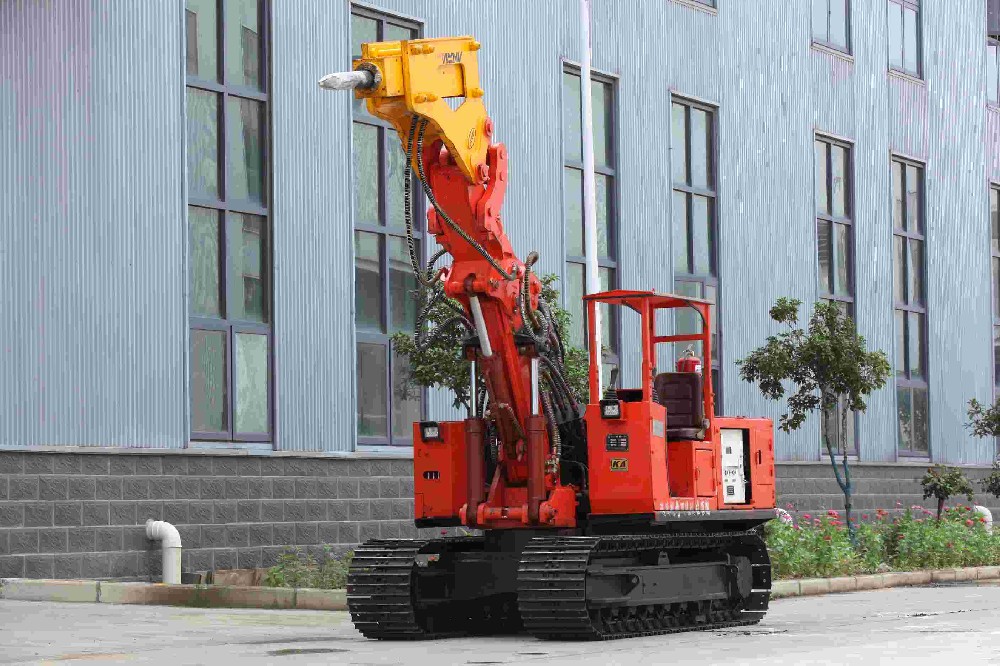 礦山人的一天小型扒渣機(jī)成了最鐵的伙伴