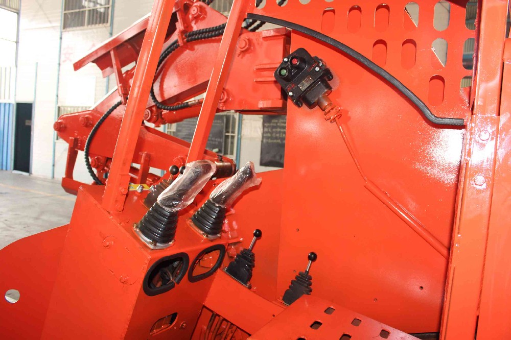 扒渣機在露天散碎物料裝車中的應(yīng)用優(yōu)勢：快速裝車有妙招
