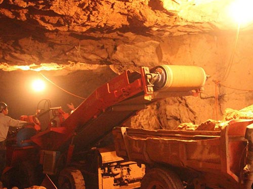 余總江西贛州工地礦洞扒渣機工作現場