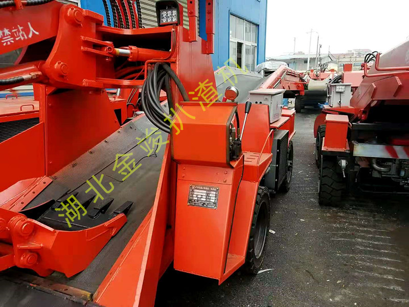 扒渣機生產廠家 輪式皮帶扒渣機1120-02.jpg